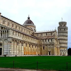 Tra Miracoli E Cavalieri , Pisa Italia